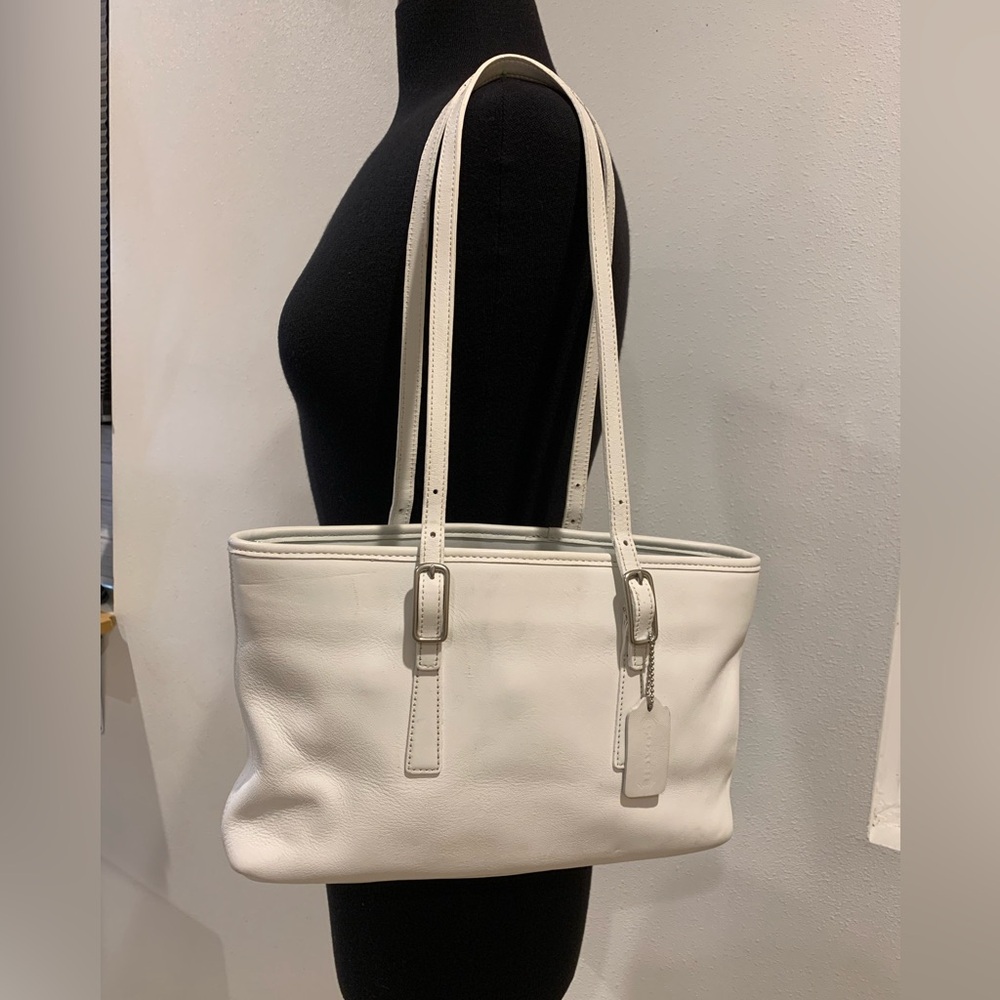 VNTG COACH LEGACY WEST CLASSIC SHOPPER WHITE LEATHER 9813 SILVER HARDWARE RARE